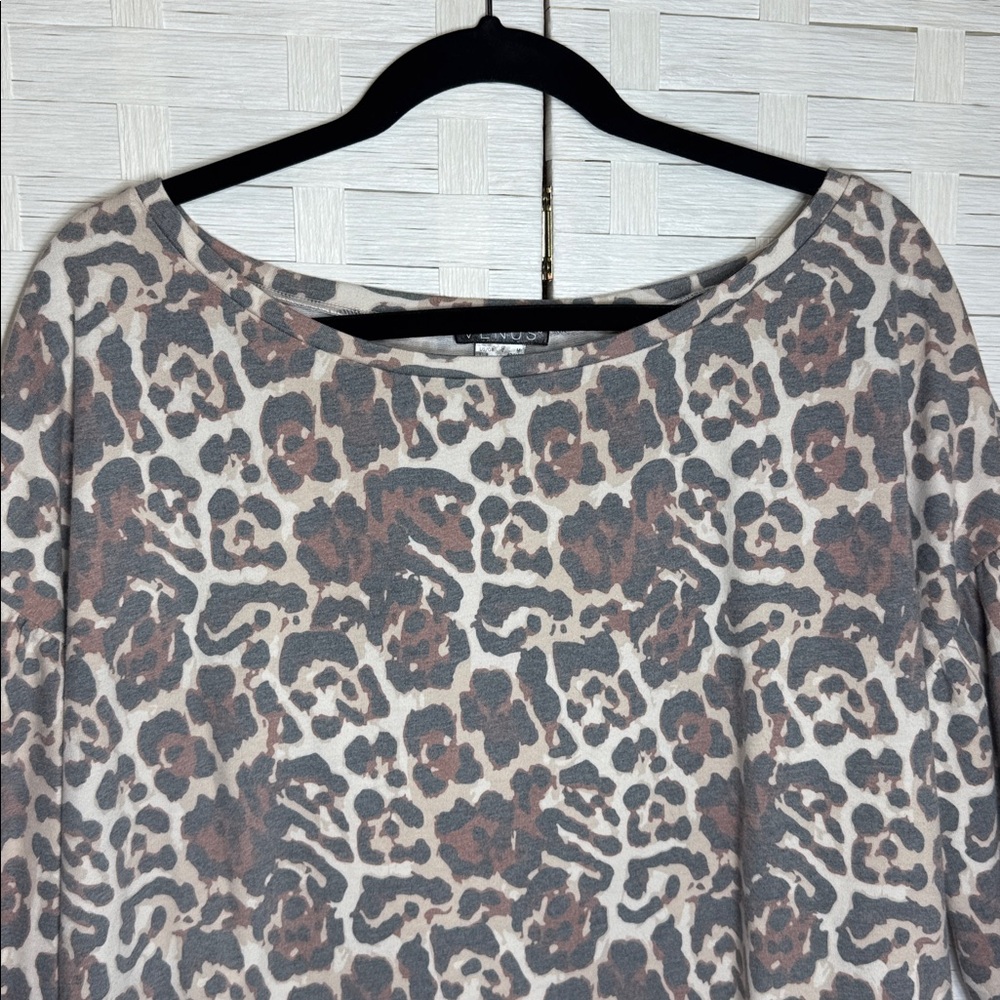 Venus Women’s Brown Muted Animal‎ Print Balloon Sleeve Oversized Top Size Medium - Picture 3 of 10